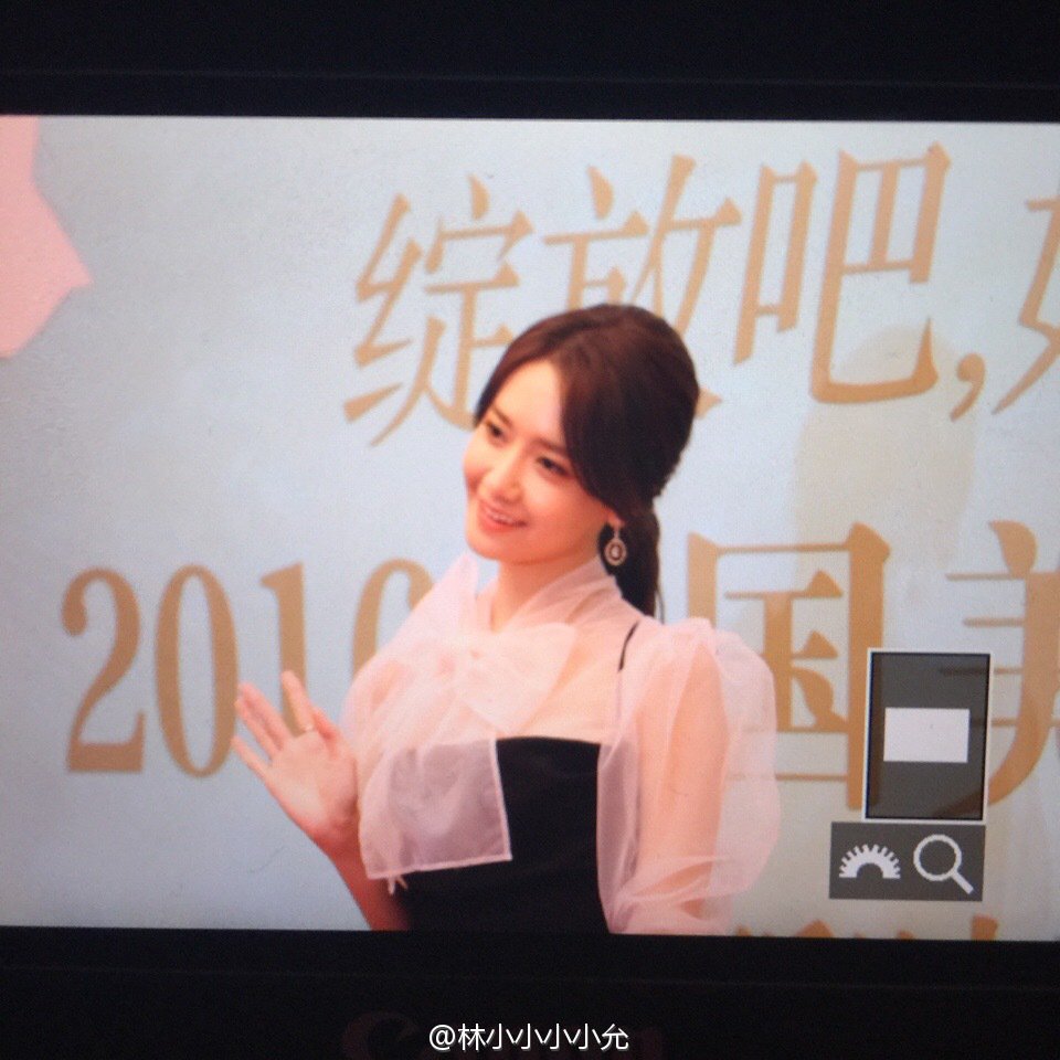 [PIC][13/14-12-2016]YoonA khởi hành đi Thượng Hải - Trung Quốc để tham dự sự kiện "2016 CeCi 美丽盛典/Beauty Awards" vào sáng nay - Page 2 Cznxj06WQAAUpvt