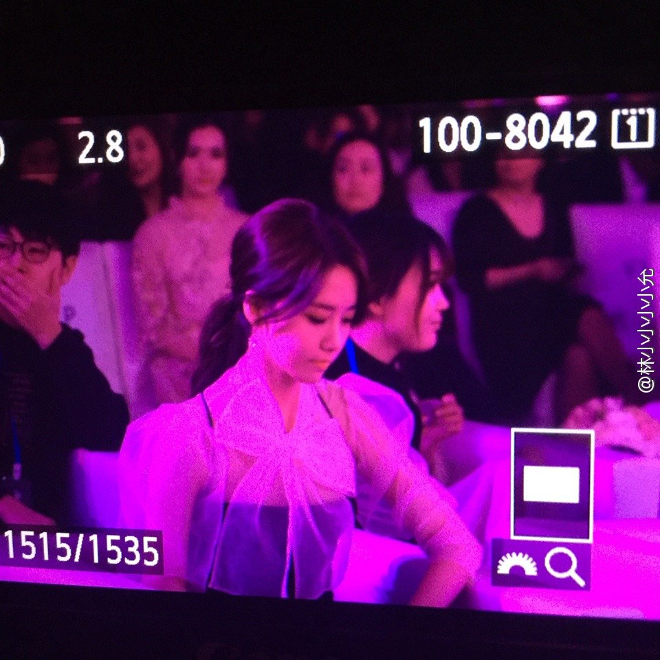 [PIC][13/14-12-2016]YoonA khởi hành đi Thượng Hải - Trung Quốc để tham dự sự kiện "2016 CeCi 美丽盛典/Beauty Awards" vào sáng nay - Page 2 CznxrBoW8AEbNxq