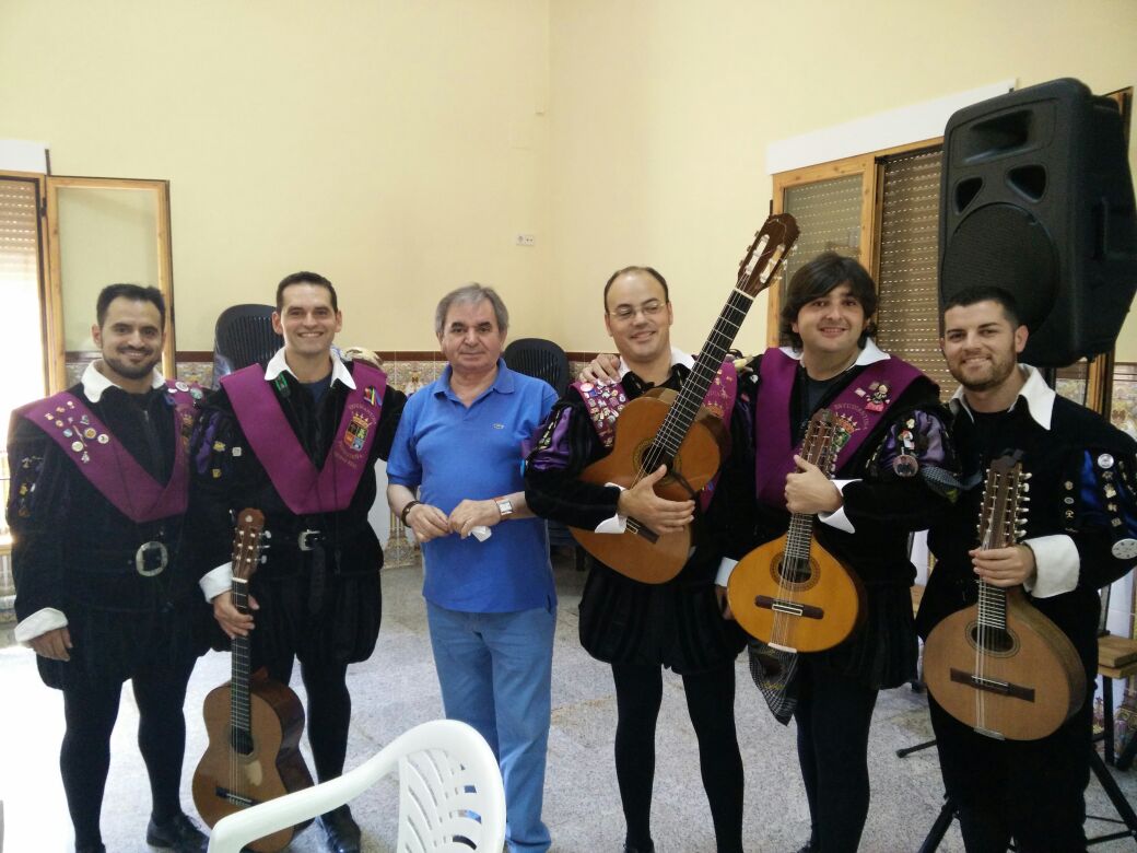 Estdiantn_pdrot's tweet photo. Hoy nos ha dejado una gran persona, nuestro recuerdo estará contigo, grandes tardes de música y risas, nuestro sentido pésame. D.E.P. https://t.co/rEpMa1IZr0