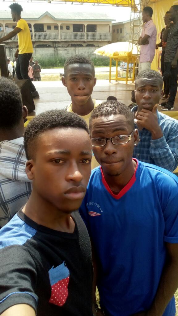praise_kel's tweet photo. @MTNNG_Yellooo Great piece from MTN.. @ delsu abraka.. Small gate #yellowinvasion me live https://t.co/frkhcGGq9i