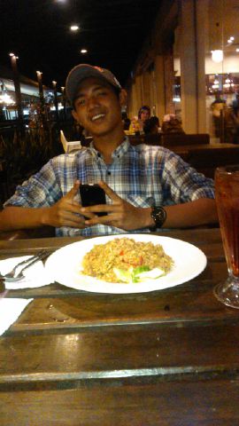 RizkiYsn's tweet photo. Sebelum terbang makan dulu biar tenang wkwk https://t.co/eTZp97DdfG