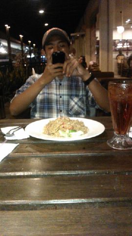 RizkiYsn's tweet photo. Sebelum terbang makan dulu biar tenang wkwk https://t.co/eTZp97DdfG