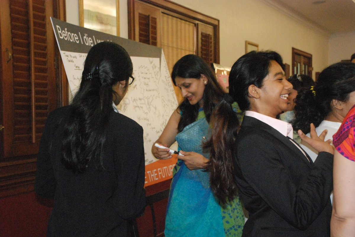 MentorsSpark's tweet photo. on 6th day #SparkExpo Apr2016 #teenkids prep for #pitch2win their biz idea to judges #walkthrough tour #beforeidie board #sparkplug 2016 https://t.co/Ovgdq0pf8D