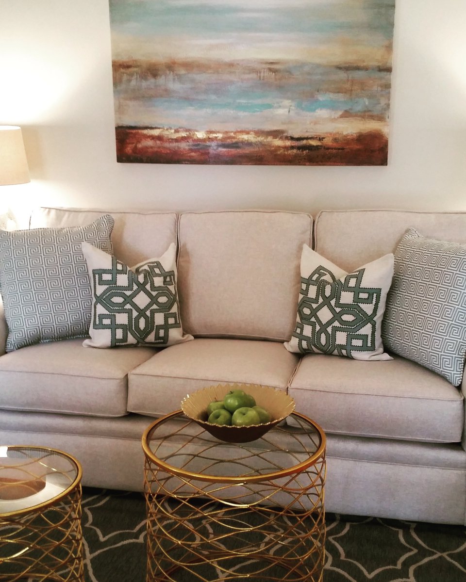 chicabodeclaire's tweet photo. Living room just installed with coastal vibe featuring sofa by @RoweFurniture, pillows by @suryasocial, and tables by @UttermostCo #coastal https://t.co/aHr336dpGz