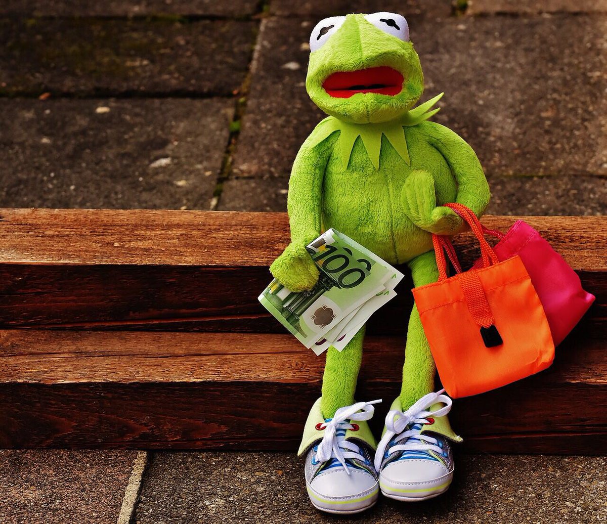 weagle_es's tweet photo. ¿Cansad@ de tener que recorrer miles de #tiendas 👟 sin encontrar lo que buscas🛍?Con #Weagle tus #compras serán más rápidas y acertarás. 💁🏼 https://t.co/eL3dfSKT1q