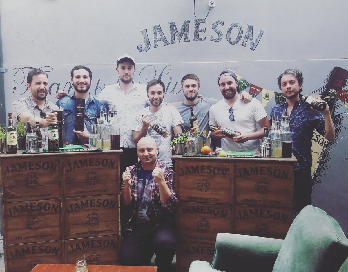Una tarde espectacular catando cask mate y black barrel con grandes bartenders y amigos, de la mano de jameson en Luzmala bar!!! 😊