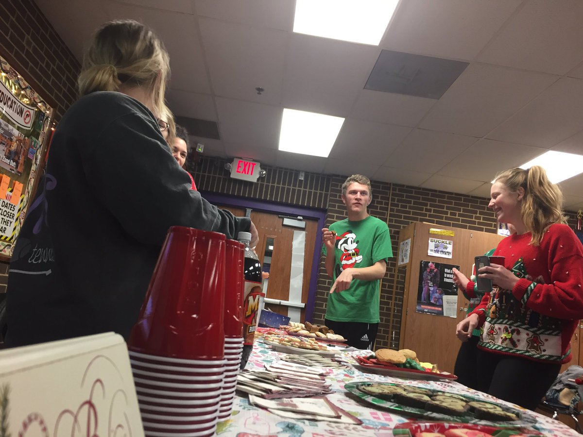 EurekaFCA's tweet photo. Thank you to everyone who came out to our party yesterday! Good luck on finals, and we'll see you all next semester! #EHSFCA https://t.co/dlG5DhOjNk
