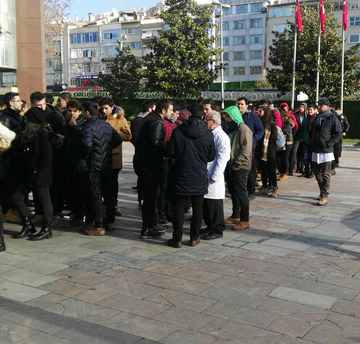 UğurOkulları İncirli (@incirliugur) on Twitter photo <a href="/incirliugur/">UğurOkulları İncirli</a> öğrenci ve öğretmenleri ile <a href="/UgurOkullari/">Uğur Okulları</a> şehitlere saygı ve teröre lanet yürüyüşü için Beşiktaş'ta.<a href="/EnverYucel/">EnverYucel</a> <a href="/yucelyucel_/">Yucel Yucel</a> <a href="/incirliugur/">UğurOkulları İncirli</a> öğrenci ve öğretmenleri ile <a href="/UgurOkullari/">Uğur Okulları</a> şehitlere saygı ve teröre lanet yürüyüşü için Beşiktaş'ta.<a href="/EnverYucel/">EnverYucel</a> <a href="/yucelyucel_/">Yucel Yucel</a>