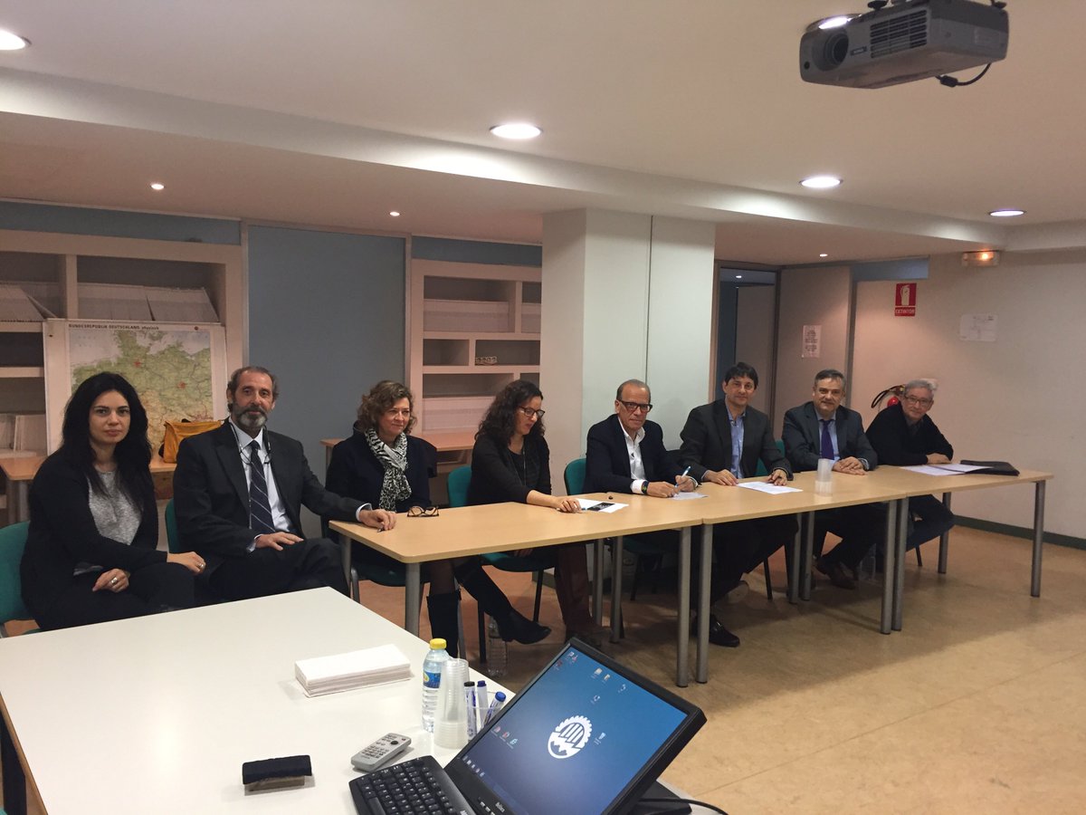 FEMEVALes's tweet photo. En #Femeval firmando el #conveniodecomercio del metal de la provincia de Valencia. https://t.co/NVRRSH5zgD