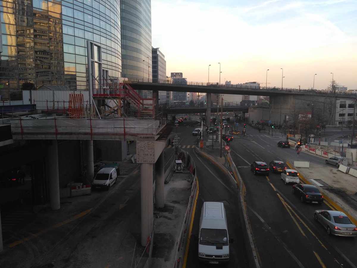 Amenag_Const_CS's tweet photo. Visite impressionnante des chantiers de la #Tour_Trinity et de la gare du RER E sous le #CNIT avec @UnibailRodamco ! https://t.co/smNFD7B14Q