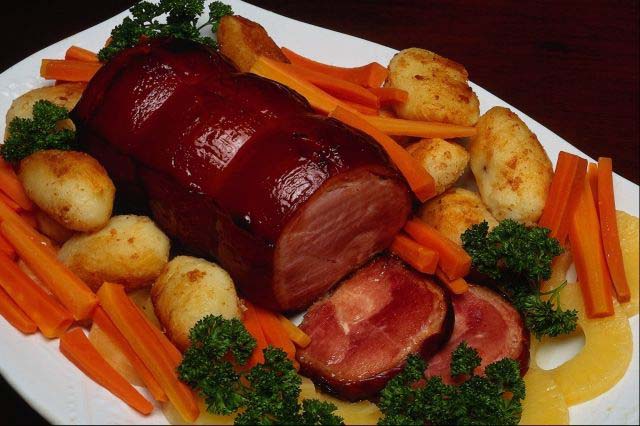 PrevaProduce's tweet photo. What will you be serving with your #Christmas dinners? Preva #potatoes are lovely roasted! https://t.co/Ti78lcbdG5 https://t.co/yJWglKnVHe