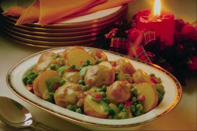 PrevaProduce's tweet photo. What will you be serving with your #Christmas dinners? Preva #potatoes are lovely roasted! https://t.co/Ti78lcbdG5 https://t.co/yJWglKnVHe