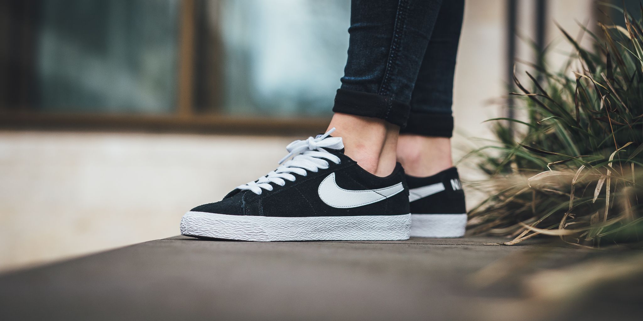 nike sb blazer zoom low black white