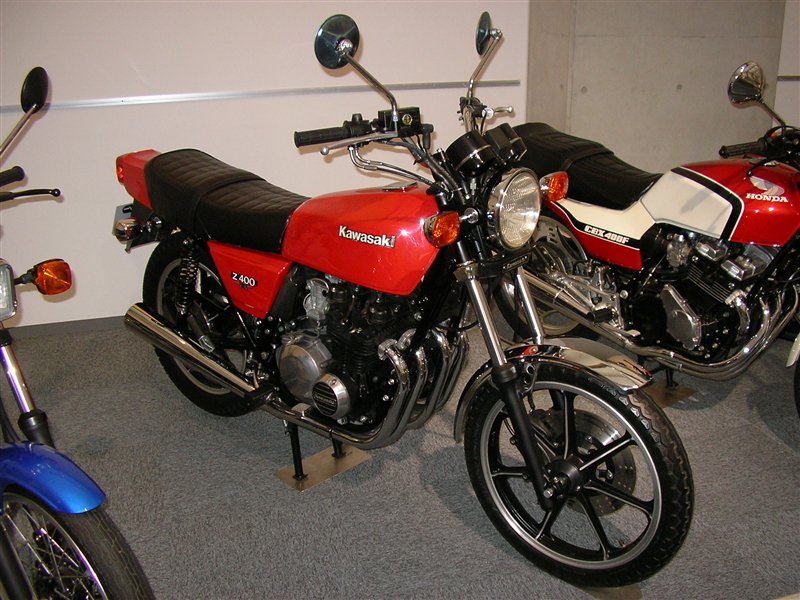 T Racing Pa Twitter カワサキz400fx 1979年に登場 ホンダcb400フォア以来の4気筒エンジンをカワサキの400ccでは初搭載 80年代のバイクブームのキッカケを作り ライダーから熱い支持を受けた 暴走族にも人気があり 改造する個体も存在する 旧車で 現在は T Racing Pa Twitter カワサキz400fx 1979年に登場 ホンダcb400フォア以来の4気筒エンジンをカワサキの400ccでは初搭載 80年代のバイクブームのキッカケを作り ライダーから熱い支持を受けた 暴走族にも人気があり 改造する個体も存在する 旧車で 現在は
