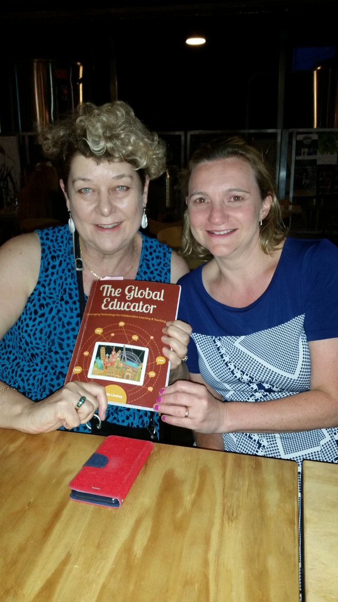 StarryEyedTL's tweet photo. #INF537 @julielindsay @jasmont1 famous author 😊 https://t.co/fG8IUUq38l