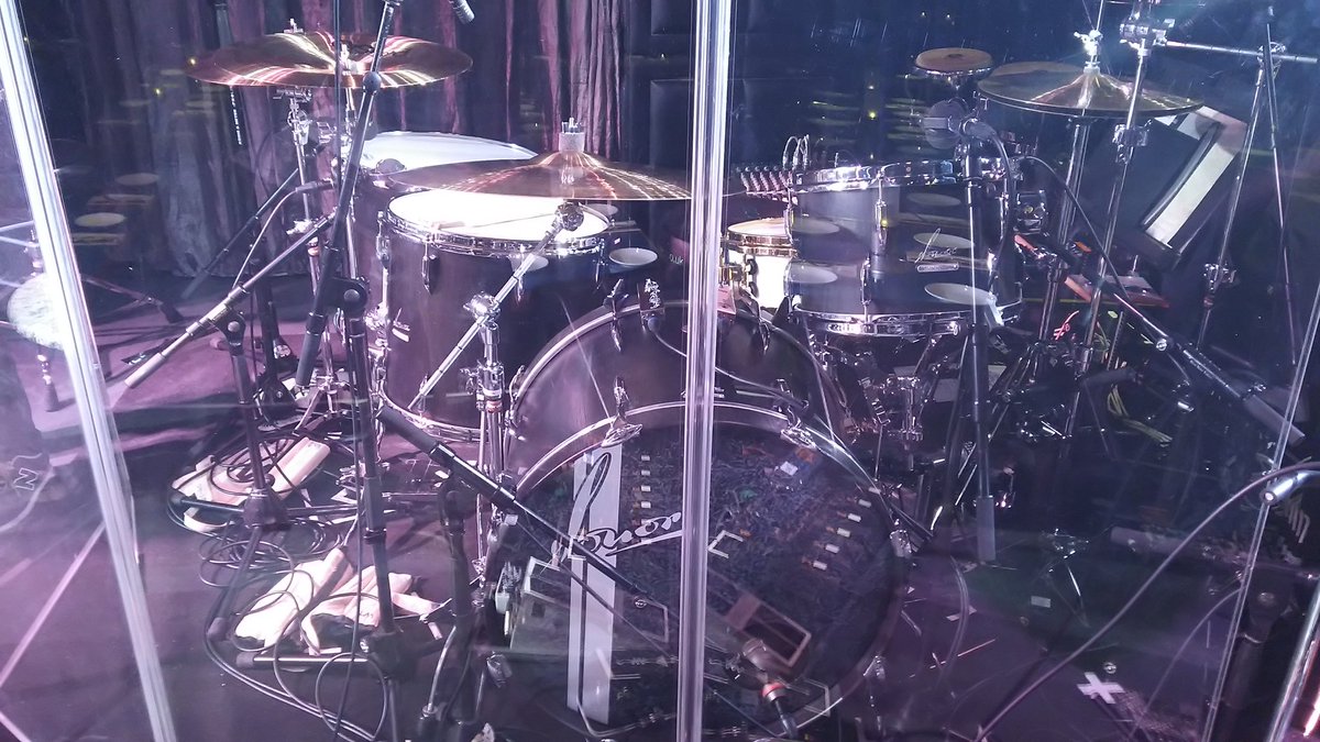 Yutaka_w_drum's tweet photo. 今日からブルーノート東京❗
アクリル板に囲まれて…
#SONORvintage 、SQ2バーチ5"SNオリジナルヘッド #PAISTE #dwMCD #LERNI #wincentbrush (heavy) #fitear #ddrumtrigger #RolandTM-2 https://t.co/7FXb0NaPQc