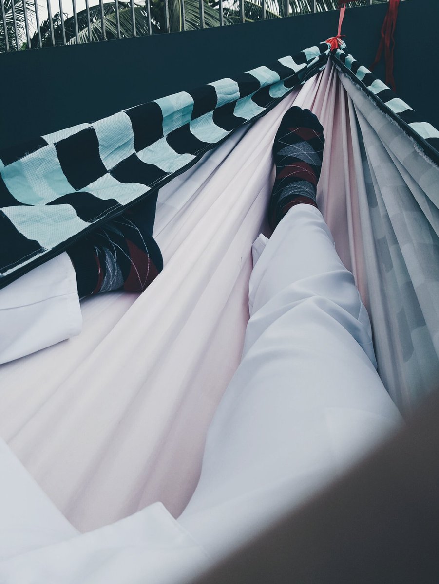 kurtjmbt's tweet photo. Coz library is too mainstream😂 #hammockrepublic #duoyan #hammock #iconicsocks https://t.co/0R1r5Fgjkz