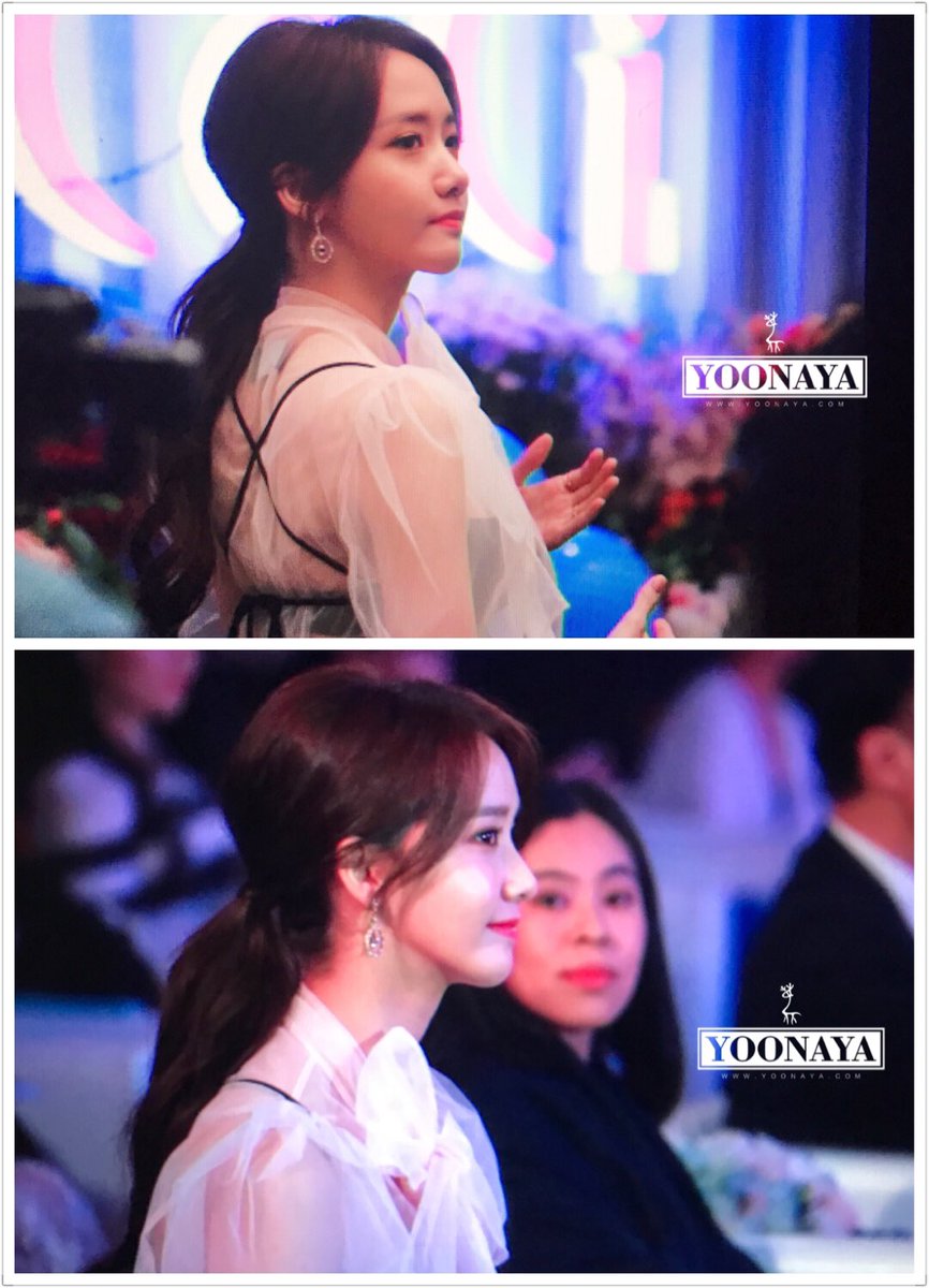 [PIC][13/14-12-2016]YoonA khởi hành đi Thượng Hải - Trung Quốc để tham dự sự kiện "2016 CeCi 美丽盛典/Beauty Awards" vào sáng nay - Page 2 CzoMuMBUsAAu-5X