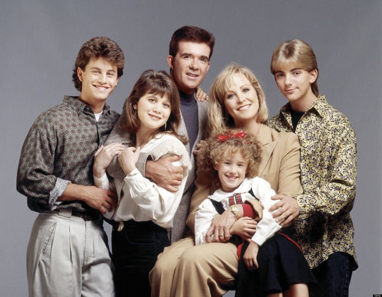 elle_es's tweet photo. Muere el padre de 'Los problemas crecen' a los 69 años.​ DEP Alan Thicke https://t.co/1hwC8TOLUb https://t.co/6cLzh0ltvZ