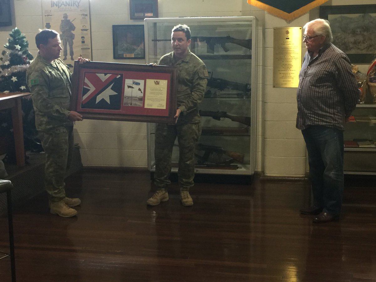 Presented <a href="/RARAssn/">The RAR Association</a> an Australian flag flown in Iraq in thanks for their support in South Australia. @RSM1DIV @rslactive #GoodSoldiering