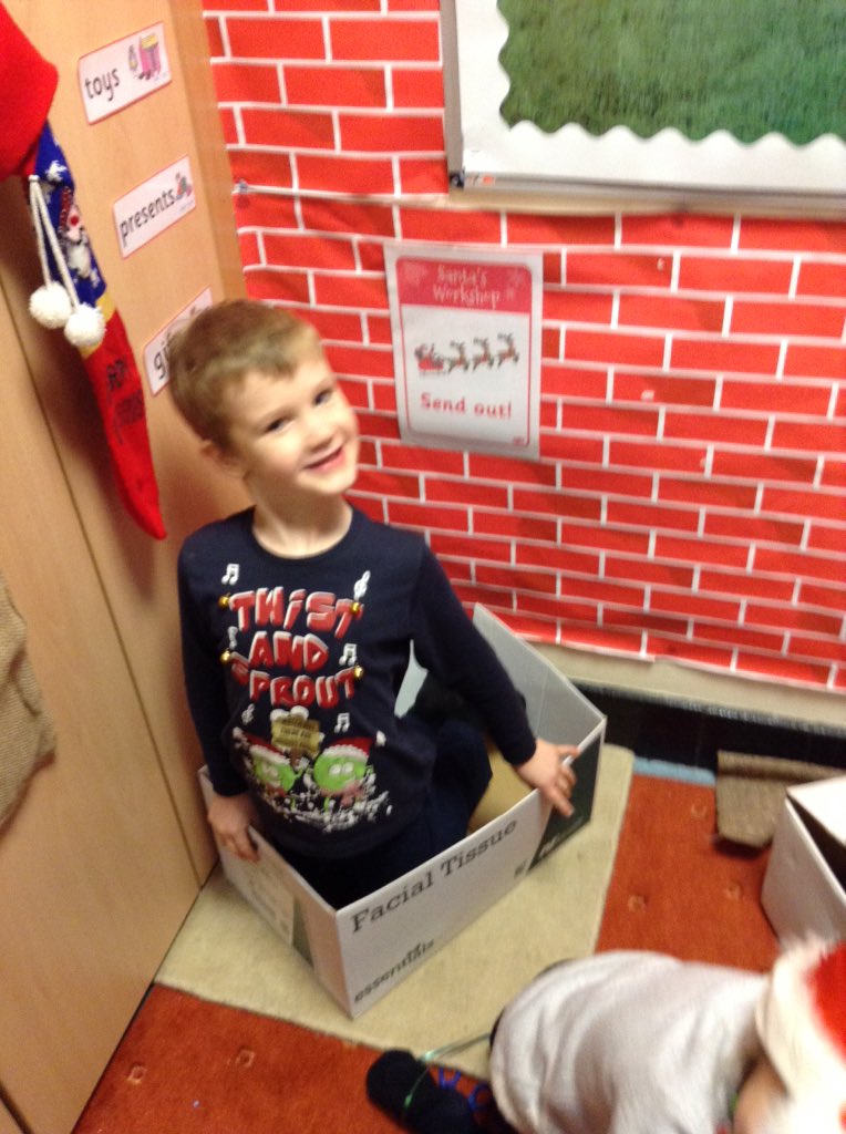 St_MariesY1LO's tweet photo. #santasworkshop #elves https://t.co/tDlYGnf8mE