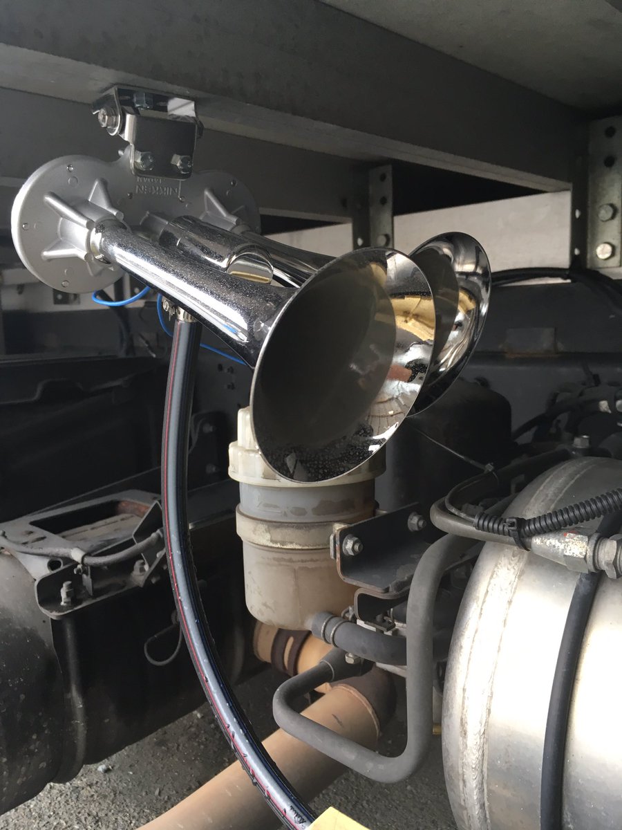 茂漁丸 ヤンキーついた 鳴らしたい鳴らしたい 笑 ヤンキーホーン ふそう ファイター デコトラ アートトラック フォロワー大募集 とりあえず 鳴らしたい 笑