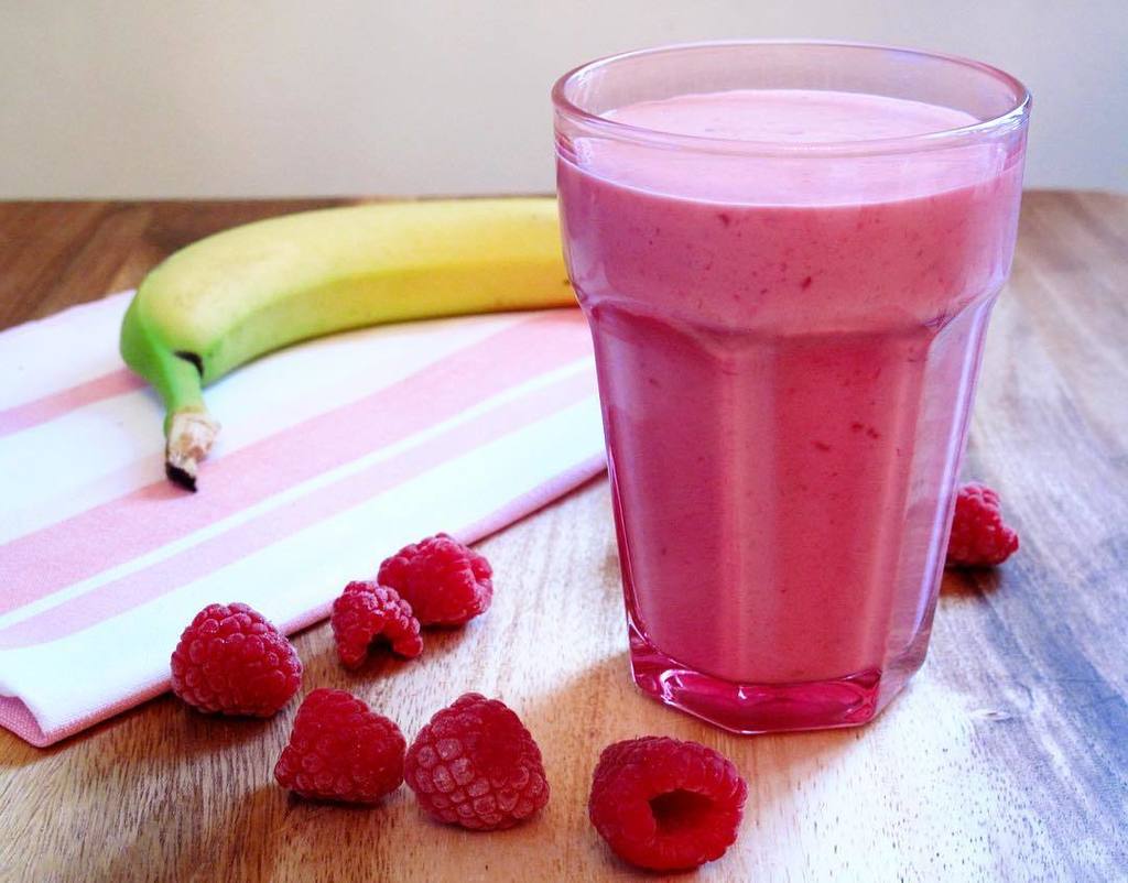 lifewithoutmeat's tweet photo. Morning! Here's our Berry Breakfast Smoothie that will give you a little energy boost. Link in bio. #smoothies #bre… https://t.co/CkonWOXrnb