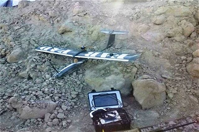 ArmyRecognition's tweet photo. #Iran unveils new #reconnaissance and #jammer #drone called #Farpad during #military #exercise Read https://t.co/GDFkl2hXFF https://t.co/4gr1FcSRz0