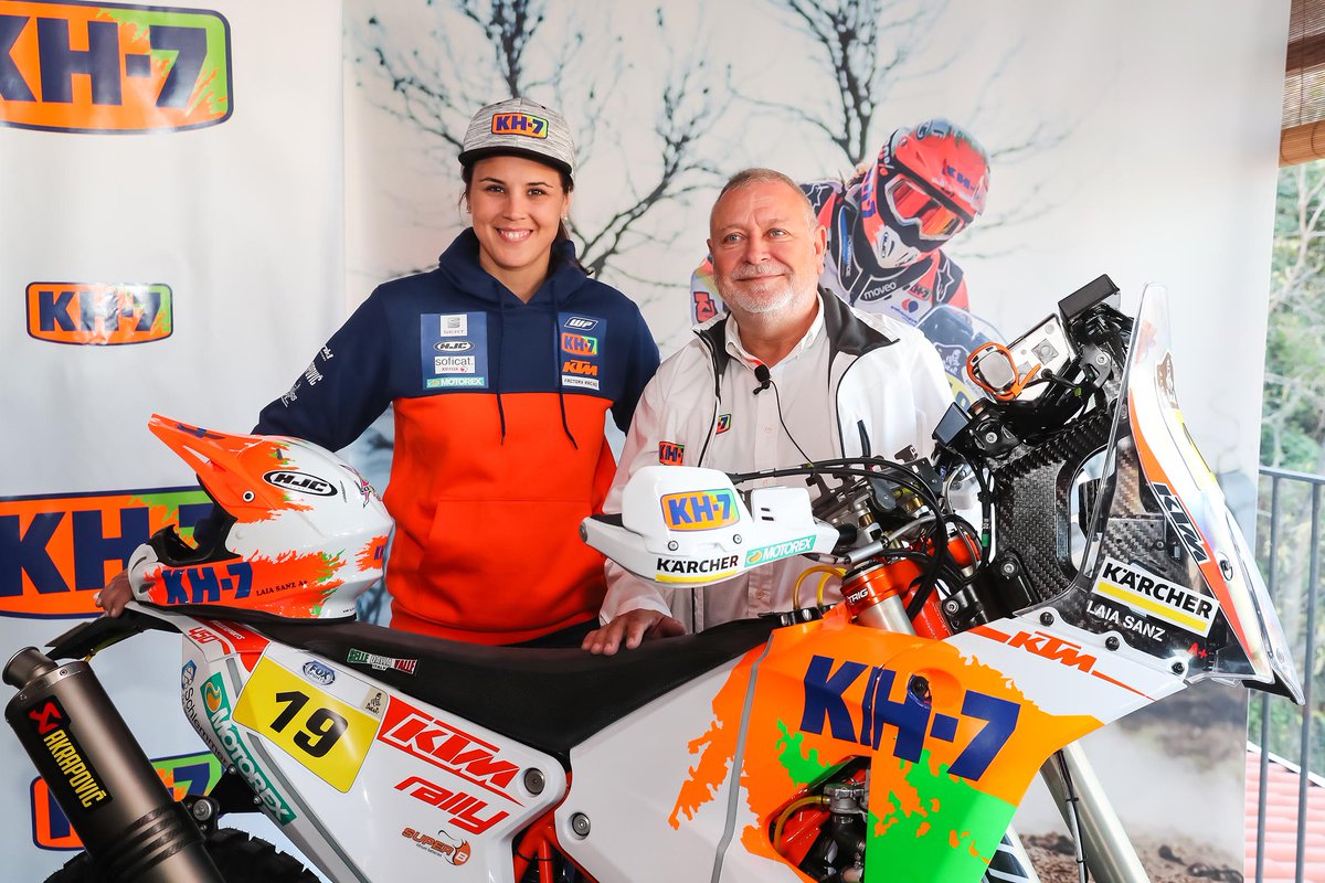 super7moto's tweet image. Laia Sanz presentó el proyecto con el que afronta su 7º #Dakar con las máximas aspiraciones #Dakar2017 @LaiaSanz_ super7moto.com/directorio/ind…