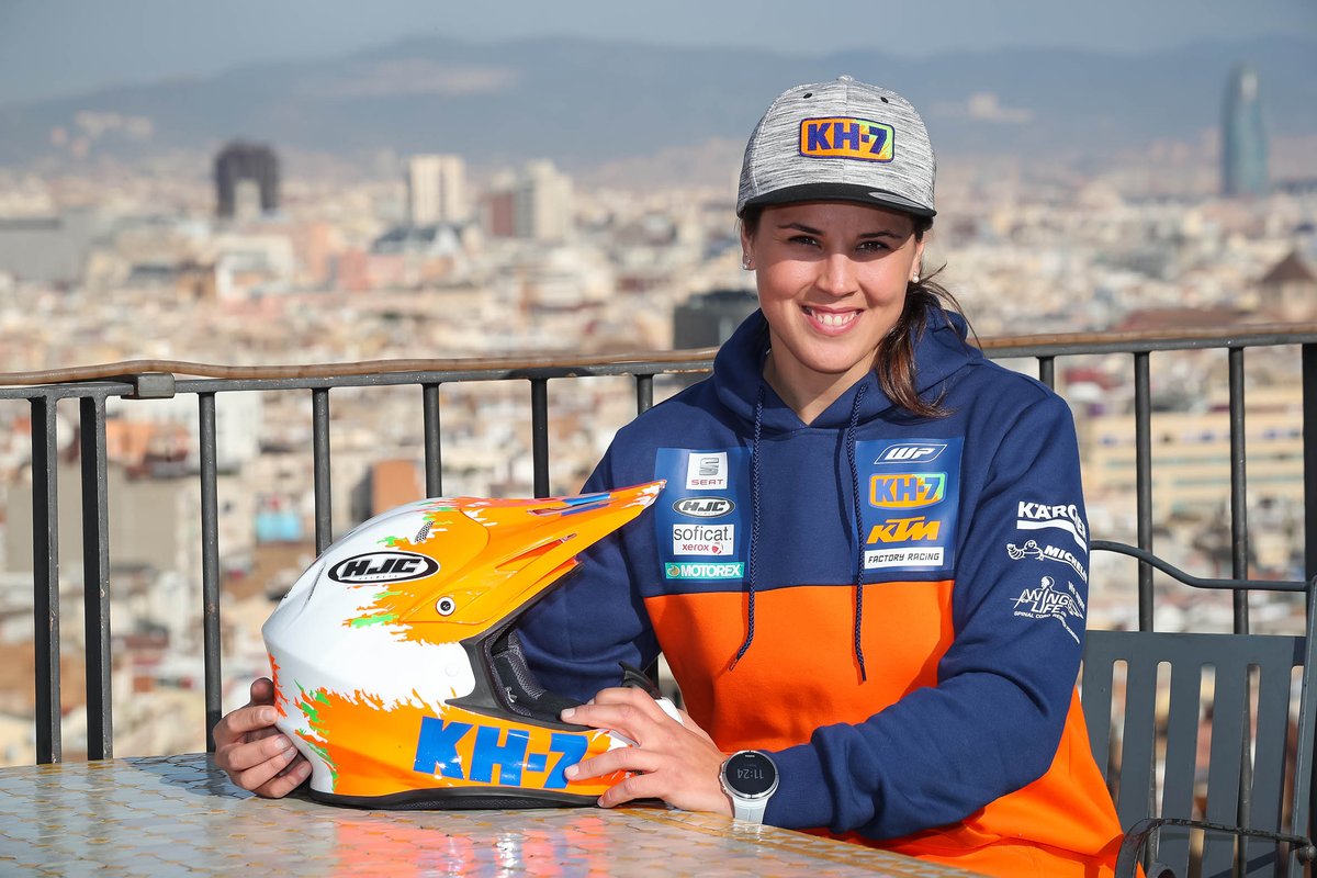 super7moto's tweet image. Laia Sanz presentó el proyecto con el que afronta su 7º #Dakar con las máximas aspiraciones #Dakar2017 @LaiaSanz_ super7moto.com/directorio/ind…