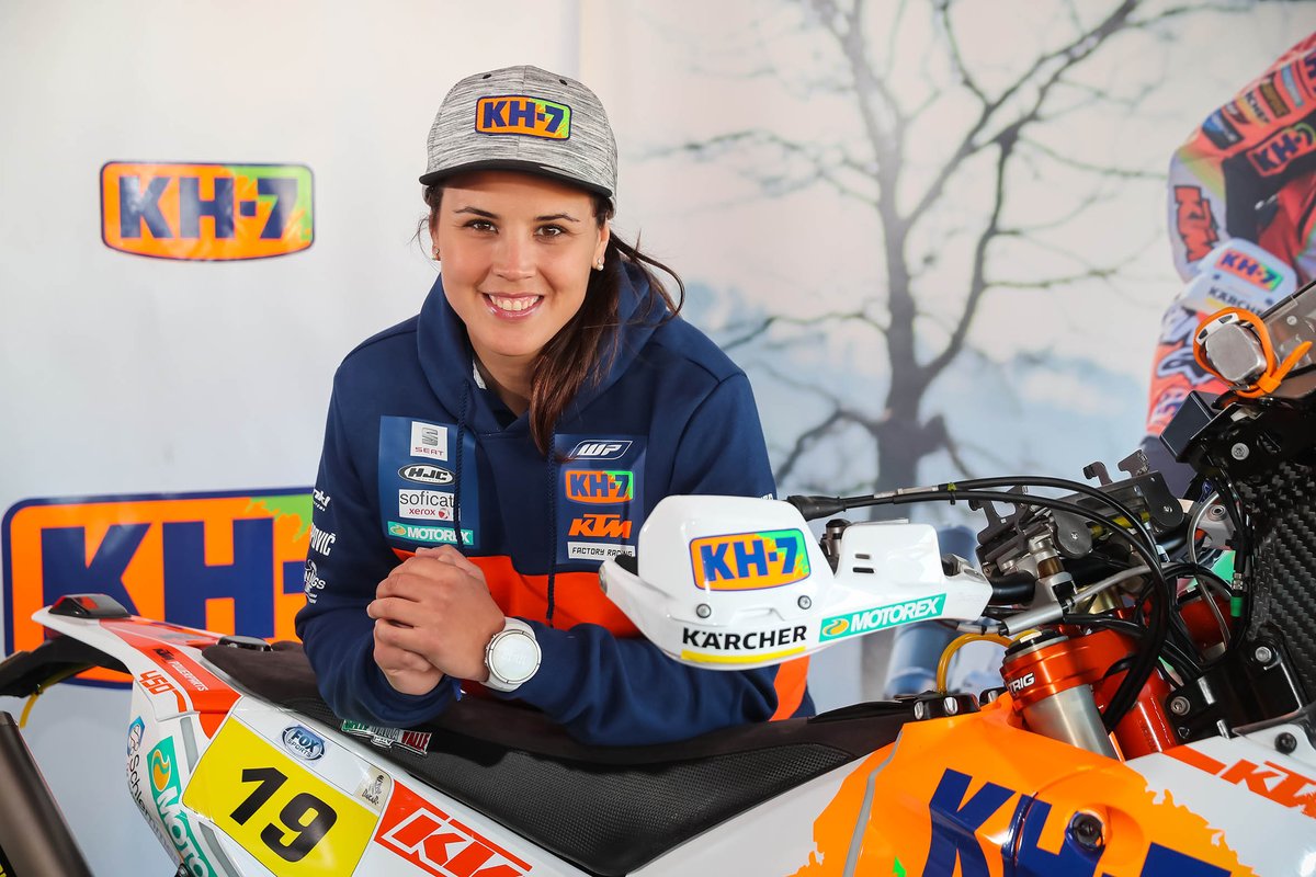 super7moto's tweet image. Laia Sanz presentó el proyecto con el que afronta su 7º #Dakar con las máximas aspiraciones #Dakar2017 @LaiaSanz_ super7moto.com/directorio/ind…
