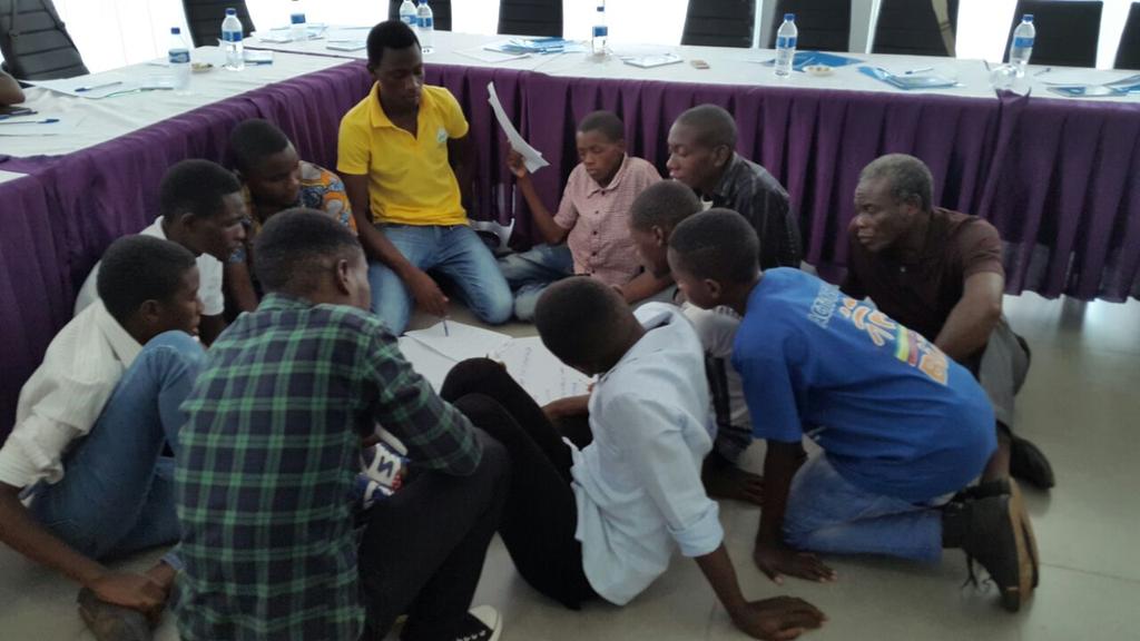 RedeHOPEM's tweet photo. Young boys and adolescents tackle gender inequality at meeting ahead of #GirlsNationalConference in Nampula. #Masculinities https://t.co/OWkYduEUx9
