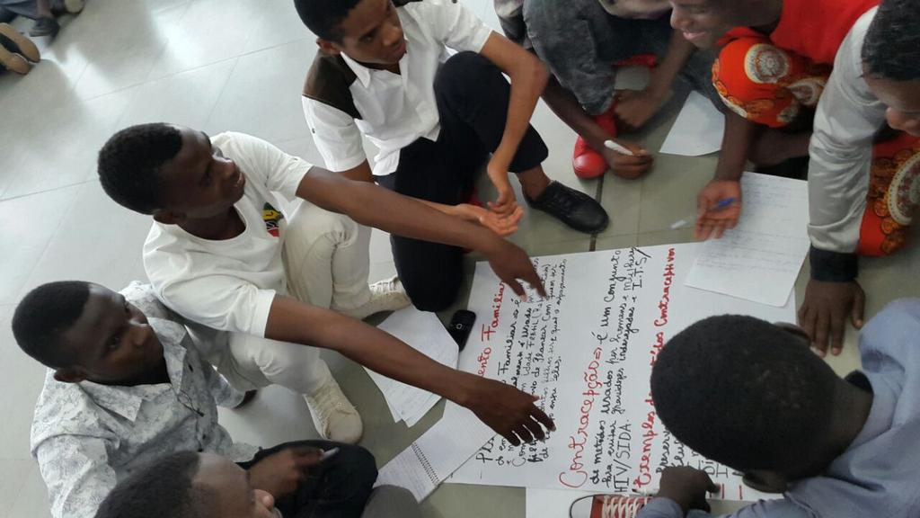 RedeHOPEM's tweet photo. Young boys and adolescents tackle gender inequality at meeting ahead of #GirlsNationalConference in Nampula. #Masculinities https://t.co/OWkYduEUx9