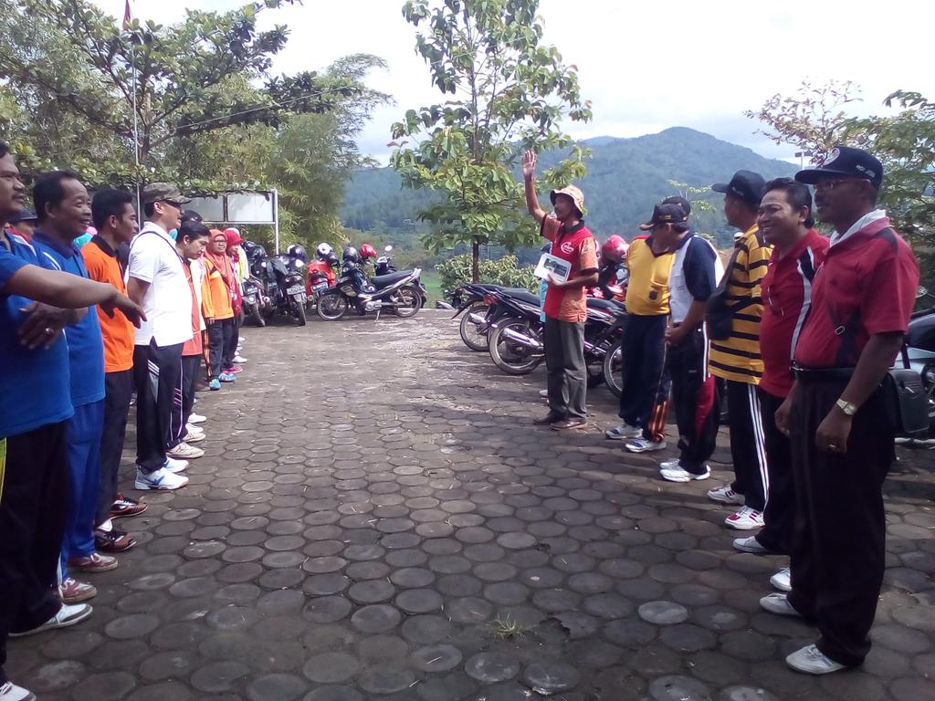 CamatSadang's tweet photo. PGRI promosikan agrowisata dgn jalan sehat ke embung/kebun duren Cangkring Sadang 14/12. Hidup PGRI! https://t.co/lHxRIu11i0