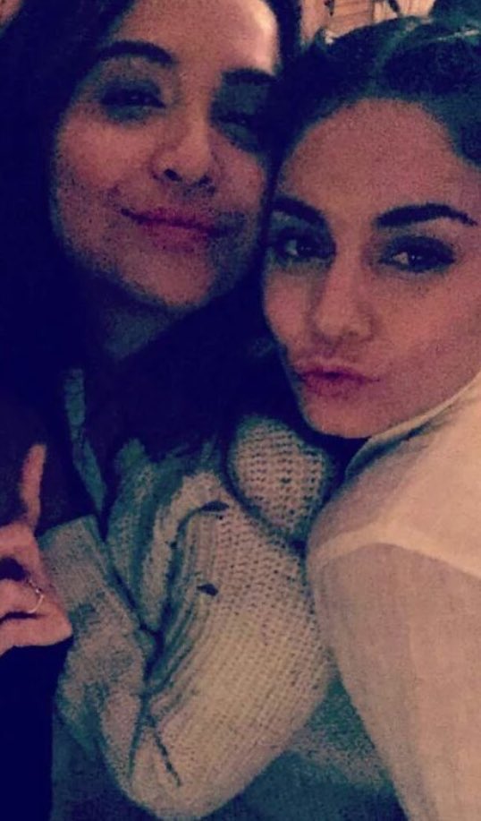 steIIachaneI's tweet photo. HAPPY BIRTHDAY V!!!!! I love you so much, my twin, my soul, my other half 🌹🌹 thank you for keeping me sane and drunk for the longest #VDay https://t.co/ozoQmxm9N8