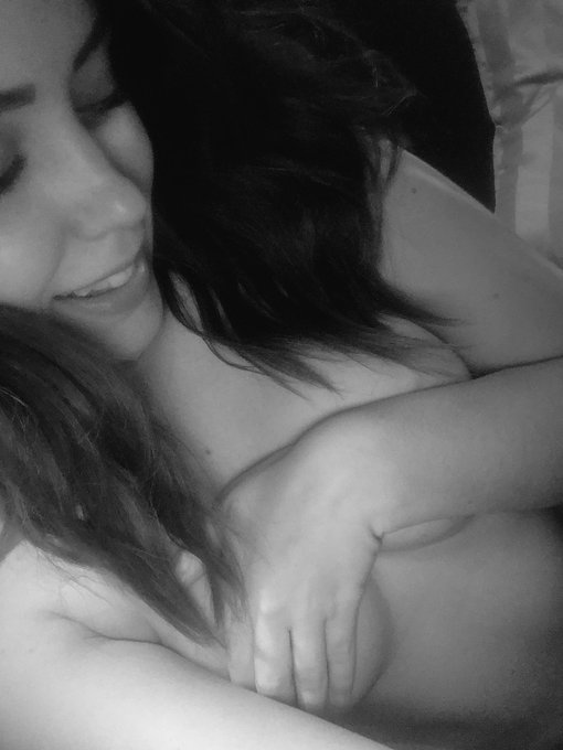 Os amo mu&ntilde;ecos ❤️ qu&eacute; tal va la semana ? https://t.co/cyYzkTNJOn<a href="/tag/webcams"class="tags"><span>#webcams</span></a>