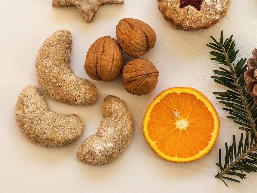 BlueChilliTime's tweet photo. Um #Vanillekipferl herzustellen bedarf es nicht viel können. Mit diesem #Rezept gelingen sie dir sicher: https://t.co/Gj8F5W61Fu https://t.co/JsyM5ooZ7J