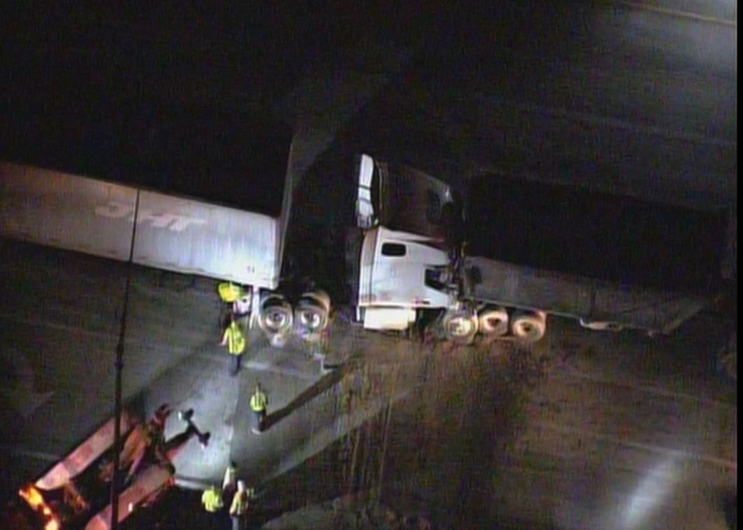 #TrafficAlert Bad crash on US-27 NB at Pines Blvd. NB Lanes Closed! Alt: I-75 https://t.co/0WA0UBdhkQ