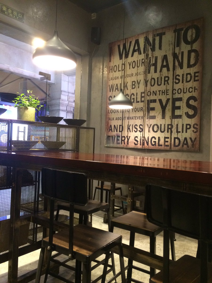 JayFallen's tweet image. 卖羊杂汤的也把店面做得很洋气的调调23333 来！干了这碗羊杂汤！