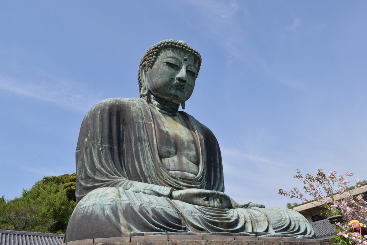 Japonists's tweet photo. "Daibutsu" is the highlight of Kamakura city in Kanagawa prefecture.  https://t.co/dTRqwBxNxj https://t.co/d9HCDvCeef