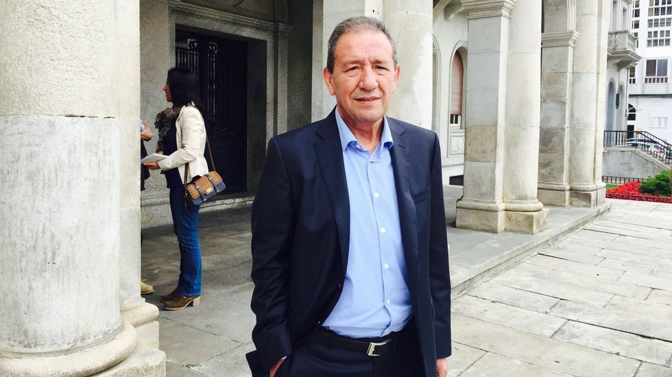 lavozdegalicia's tweet photo. AMPLIAMOS | Muere Isidro Silveira, presidente del @RacingFerrol. Tenía 73 años y accedió a la presidencia en 1993 https://t.co/6QKCTWGj2a https://t.co/gkufBUKyc4