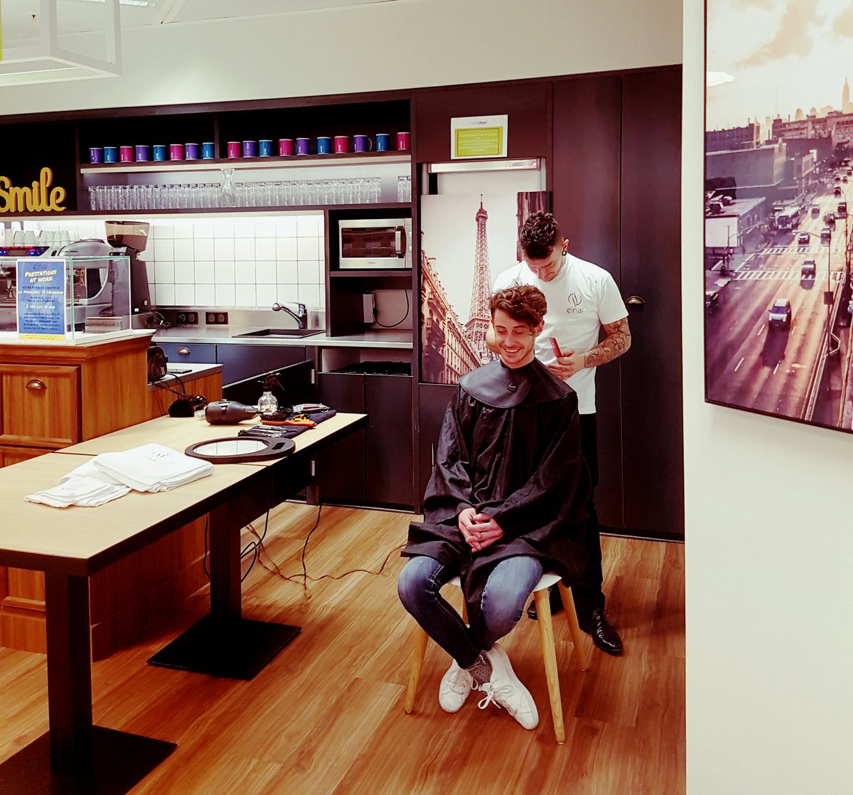 Chez @Nextdoor_fr  nous emmenons tout a vous! Today coiffeur barbier @einaiwellness <a href="/HaveagoodayFr/">Haveagooday</a> #pourTravaillerAutrement