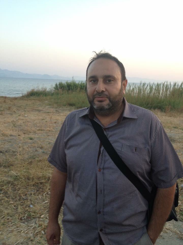 boucherhayes's tweet image. 1. In summer 2015 I met this Syrian refugee crawling out of the Aegean Sea. Yesterday I found him again with his family in The Netherlands.