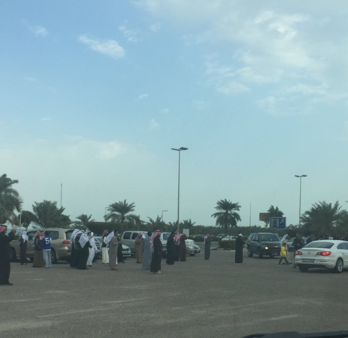 WatanNews's tweet photo. صورة - بدء التوافد على مكان الاعتصام أمام مجمع السفارات
https://t.co/rUuKjxmyQ7 https://t.co/Kez4NIlR3N