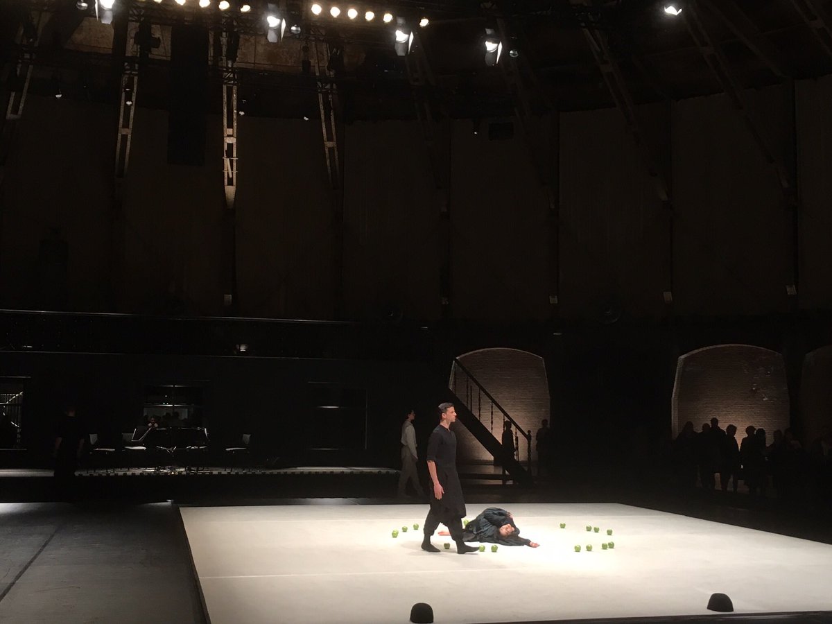 djeeset's tweet photo. Gisteravond prachtige, wervelende dansvoorstelling #spiritwalking gezien in mooie locatie in de #gashouder #amsterdam door het @NDTdance 1 https://t.co/Siu9aYm5gG