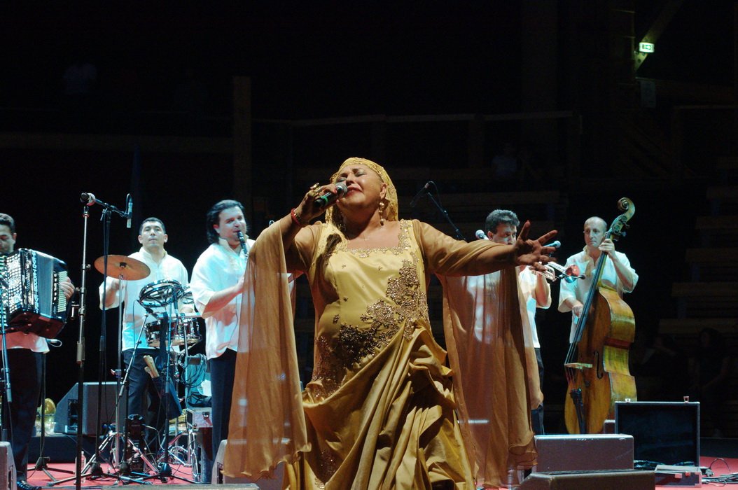 La Macédonienne Esma Redžepova, la plus fabuleuse voix de la musique rom, est morte dimanche bit.ly/2hEq0Co