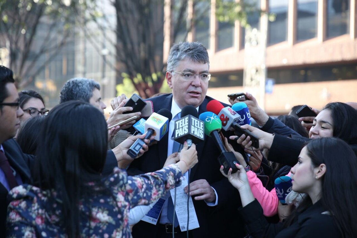 MauricioCard's tweet photo. Hoy queremos pedirle a los colombianos que nos ayuden en la lucha contra la evasión exigiendo la factura en sus compras #DenuncieAlEvasor https://t.co/PX0ThhTaxx