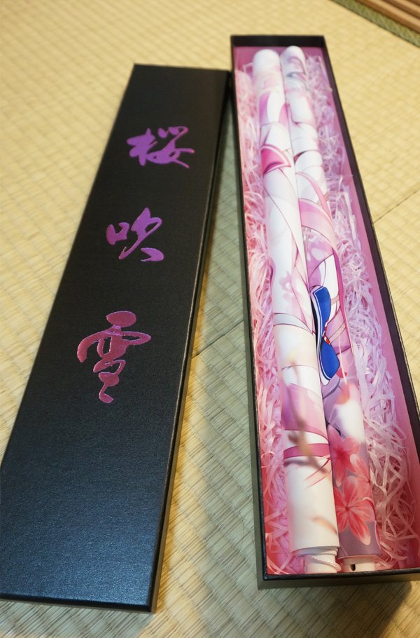 SakuraPalaceさんで看板娘舞桜ちゃんのタペストリー描かせて頂きました!生地もスベスベでヨレもなく発色も素晴らしいです。化粧箱は先着限定特典との事ですよろしくおねがいします! https://t.co/HJkJ3Ge0z3 