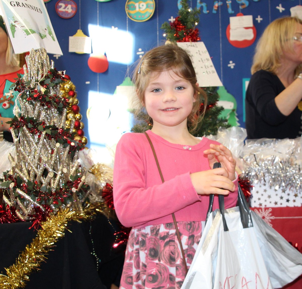 stcatsbramley's tweet photo. Great fun at the Prep School Christmas Fair #lotsofshopping #santasgrotto #PTAelves https://t.co/NfqlR79hCj