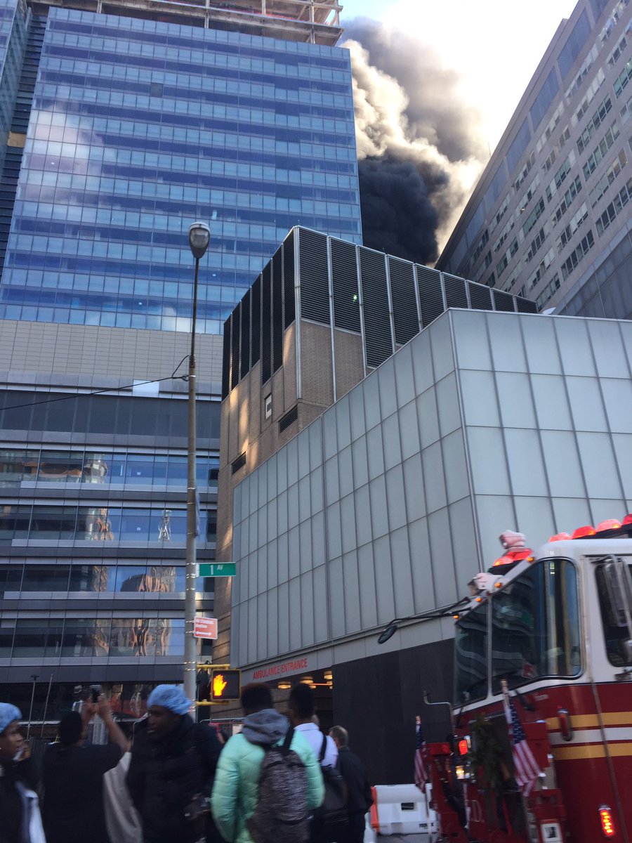 nycgob's tweet photo. .@FDNY enfrentando un incendio de 2 alarmas ahora en el hospital NYU, en 30th St/1st Avenida. https://t.co/qZ15wUVBuY